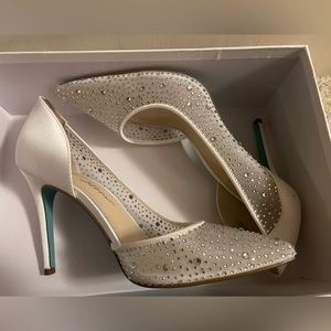Never worn (besides to try on) Betsey Johnson size 8 pumps